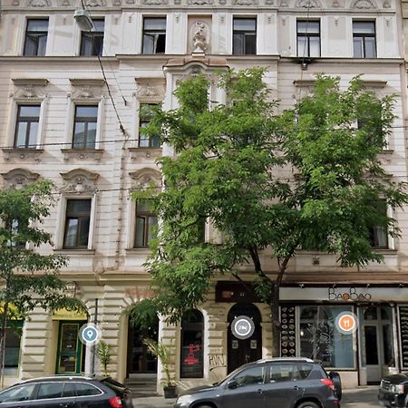 Quite Loft With Balcony And 3 Air Conditioners Praga Exterior foto