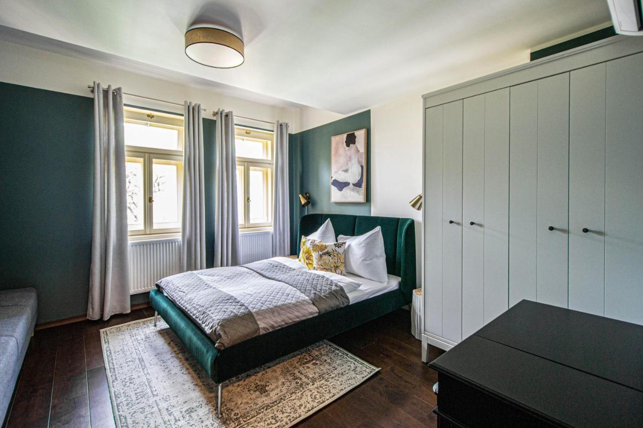 Quite Loft With Balcony And 3 Air Conditioners Praga Exterior foto