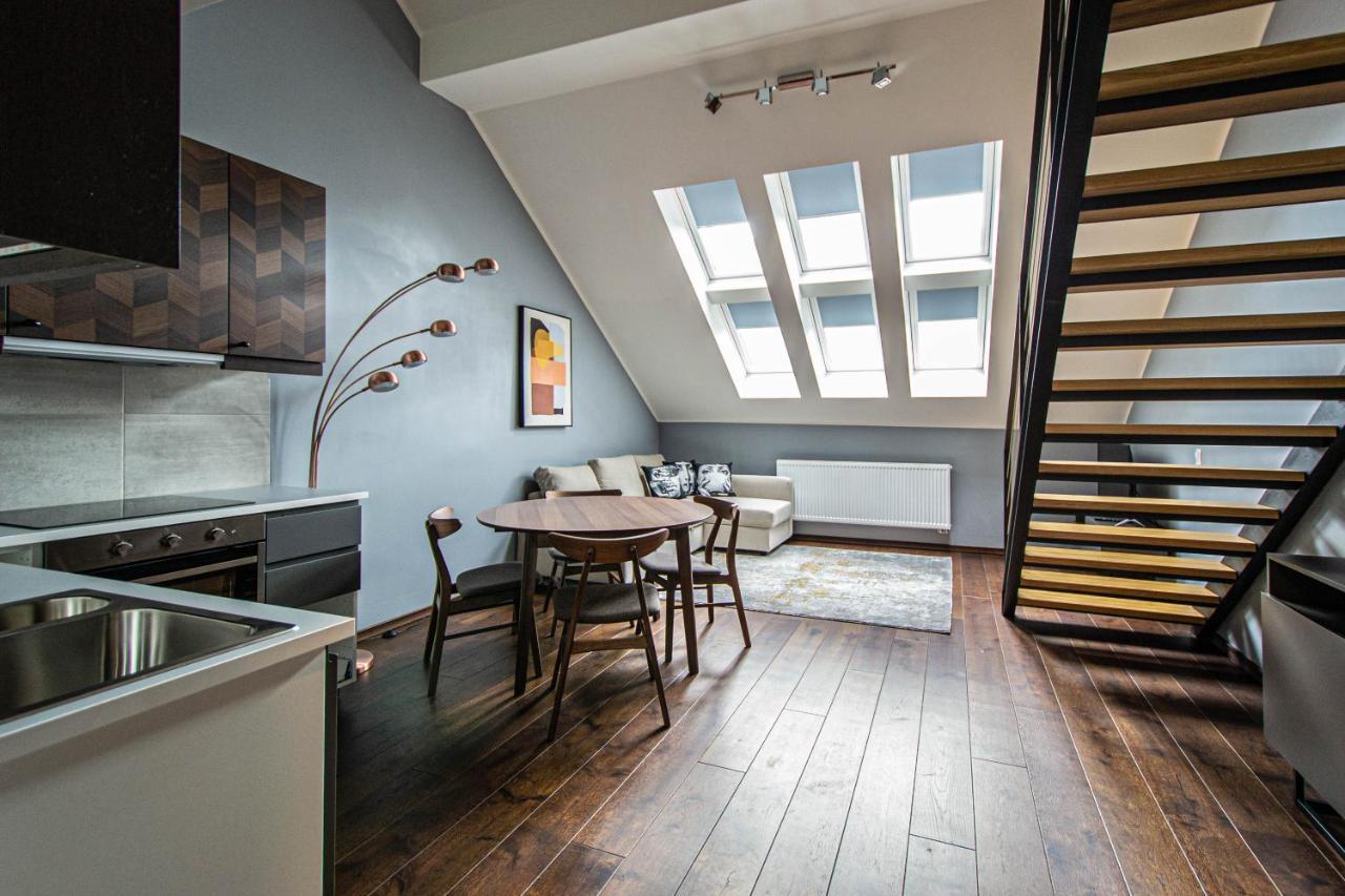 Quite Loft With Balcony And 3 Air Conditioners Praga Exterior foto