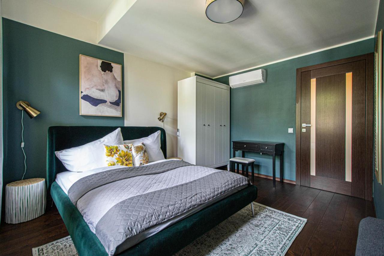 Quite Loft With Balcony And 3 Air Conditioners Praga Exterior foto