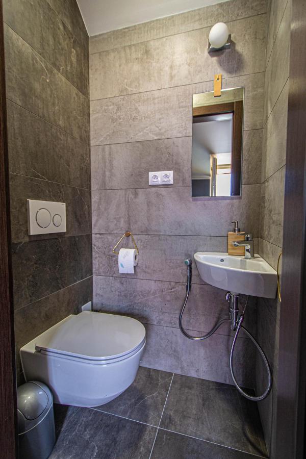 Quite Loft With Balcony And 3 Air Conditioners Praga Exterior foto
